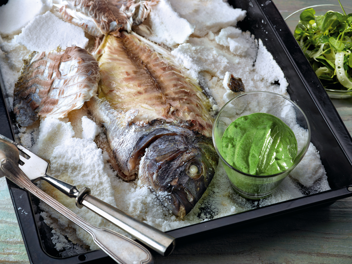 dorada en costra de sal con salsa verde, receta, Martín Berasategui, xlsemanal (1)